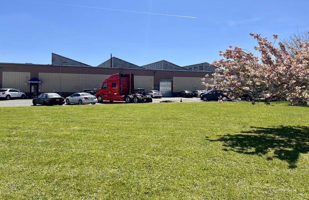 ±128,019 SF Industrial Warehouse for Lease