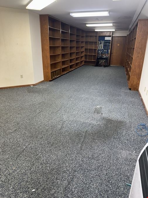 1421 Narrow Ln. Pkwy. - Subdividable Office