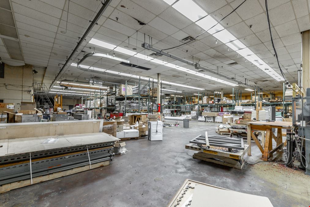 1905 N Chamberlain Industrial ±29,862 SF