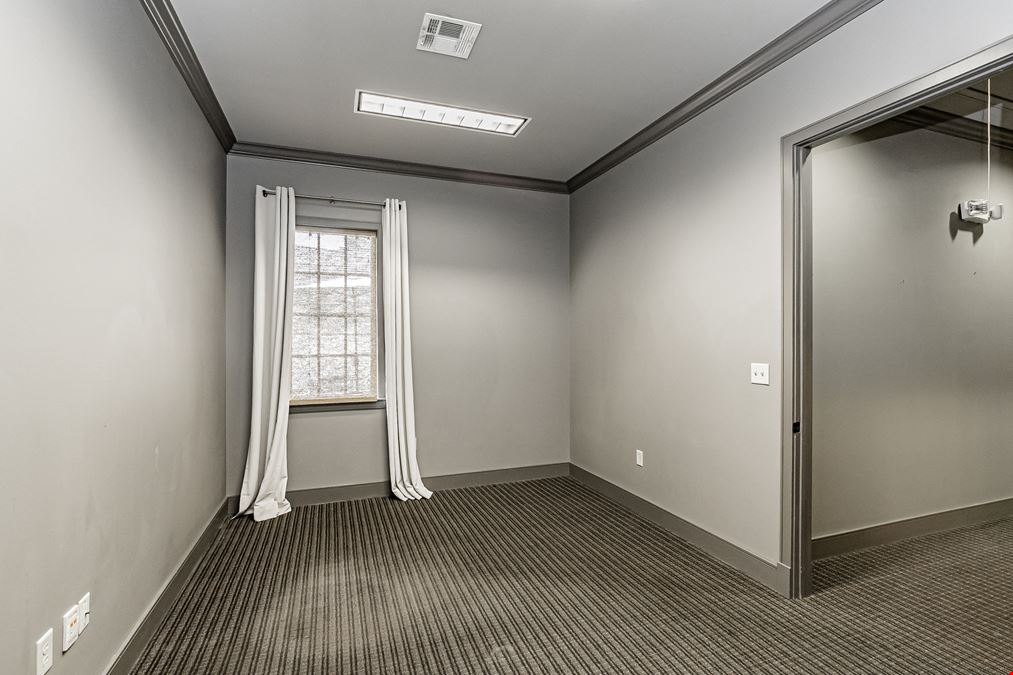 Full Service Office For Lease on Bluebonnet Blvd.