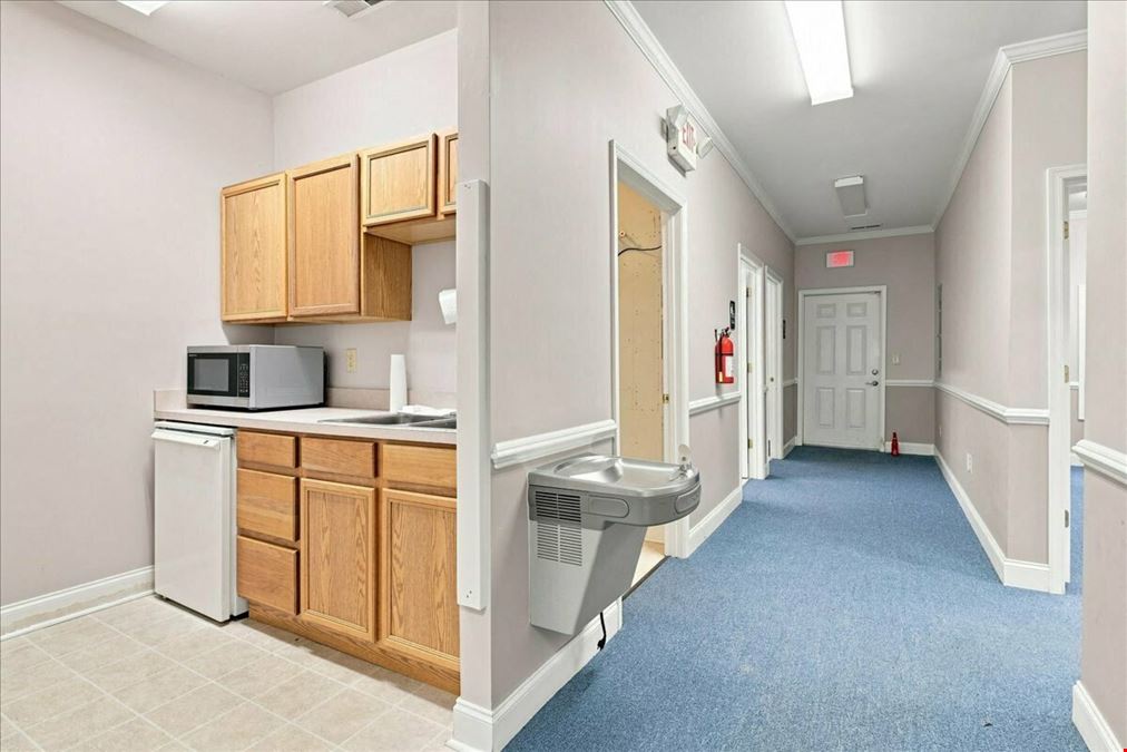 END-CAP OFFICE SUITE IN THE HEART OF FISHERSVILLE | MOVE-IN READY
