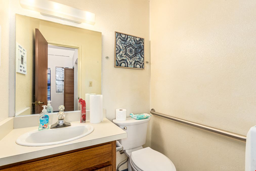 633-705 E Wilcox Dr