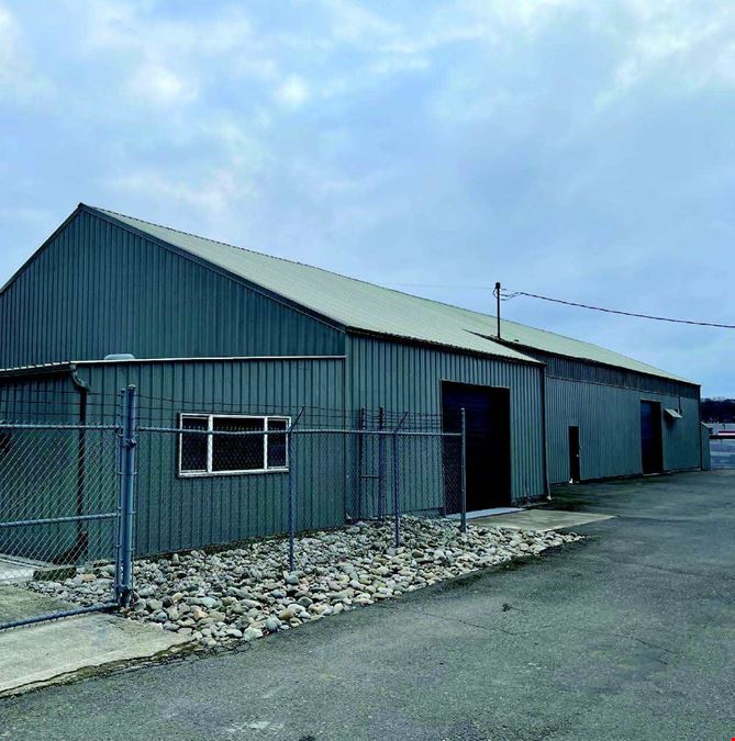 Large Industrial Warehouse w/Yard