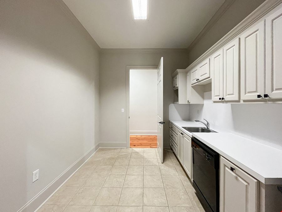 Professional Office Suite on Bluebonnet Blvd