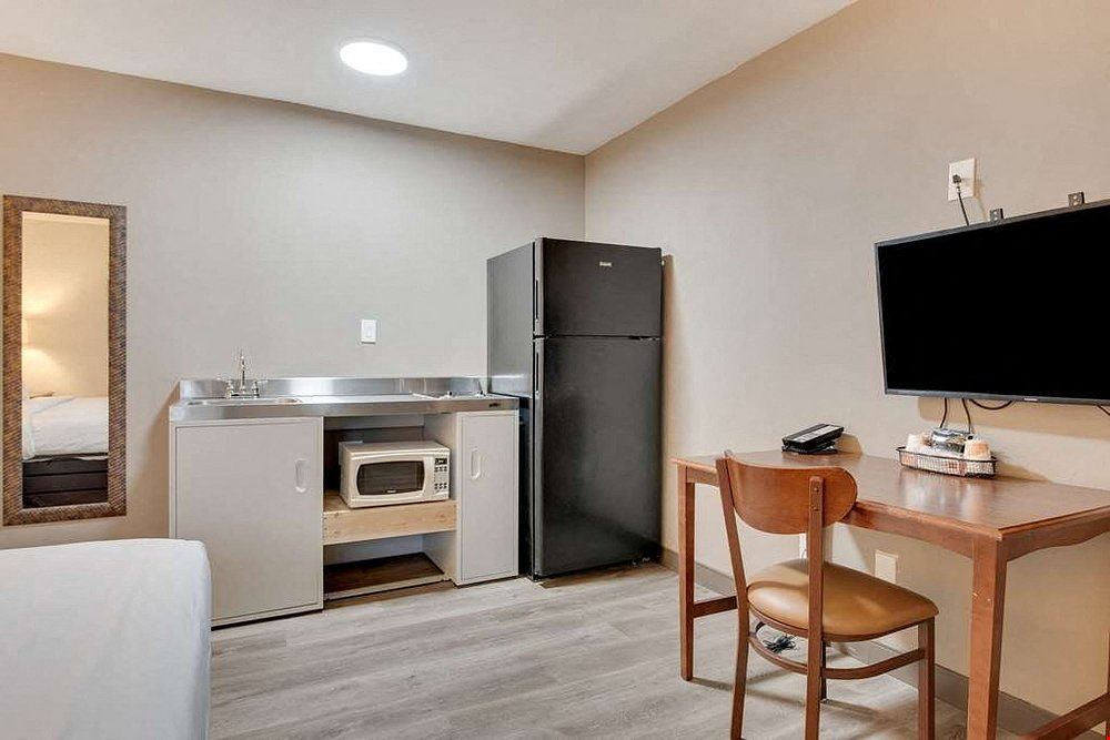 Quality Inn & Suburban Studios