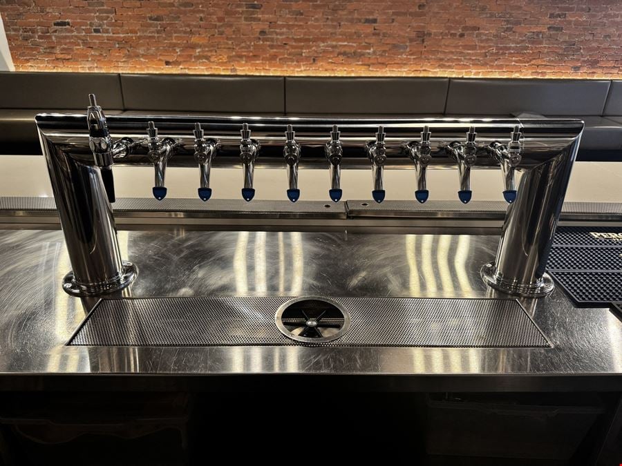 Beautiful Turn-Key Pizzeria - Bring your Offer!