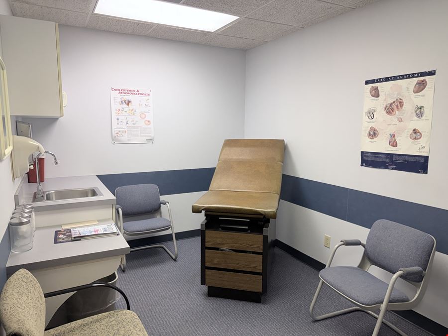 4.500 SF Office/ Medical Facility