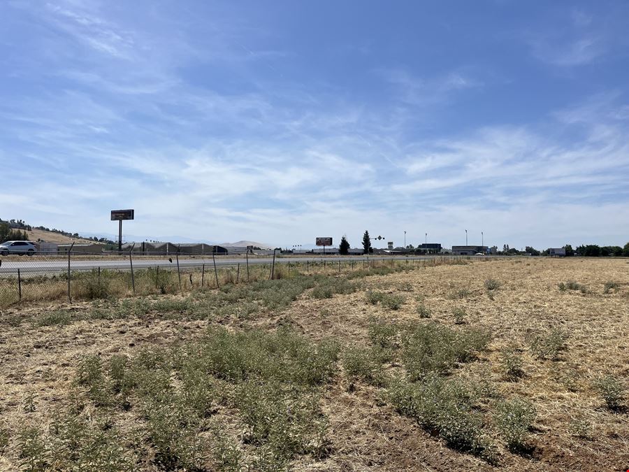 12.49± acs SWC W. North Grand Avenue and Highway 65
