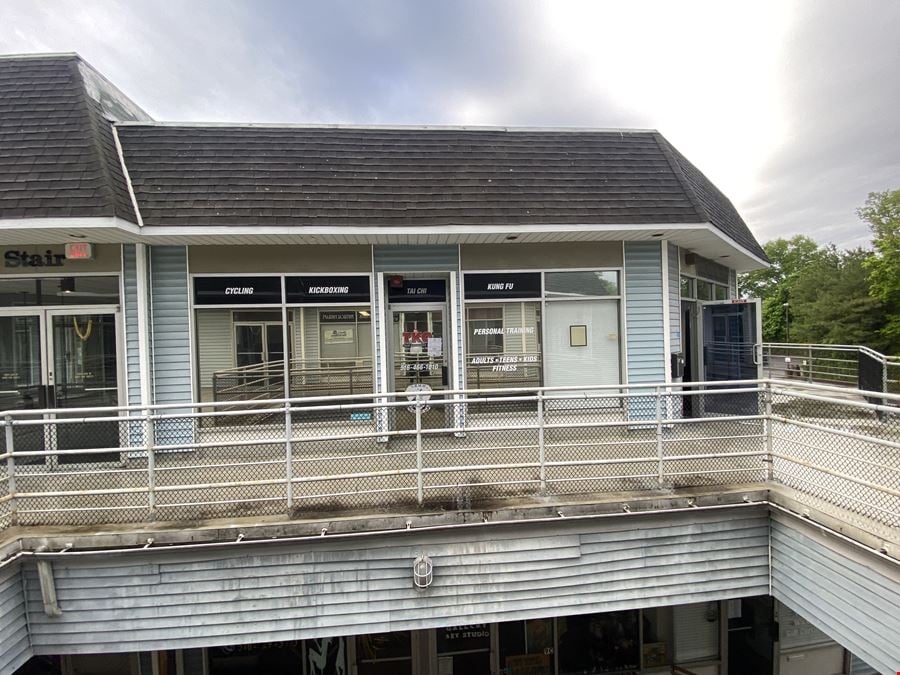770 Middle Neck Rd