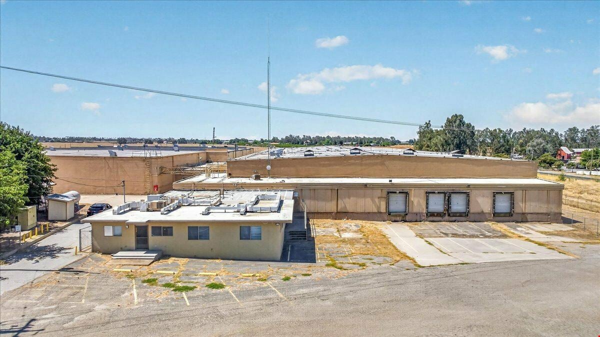 ±104,905 SF of Distribution Warehouse on ±6.10 Acres