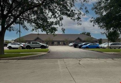 6105 Rockwell Dr NE