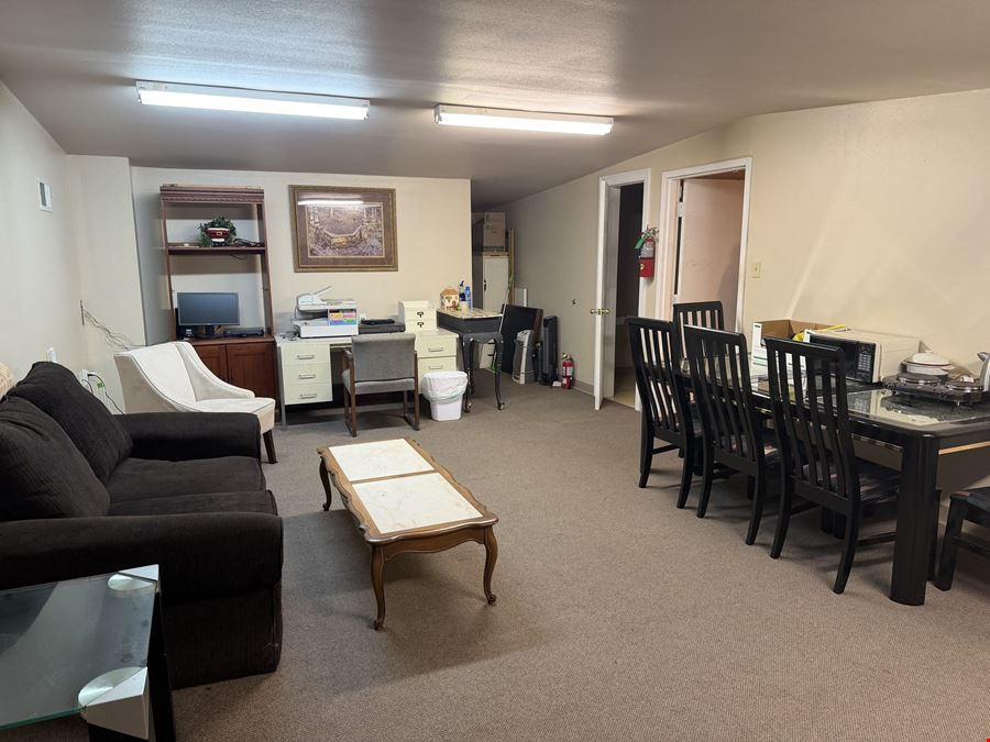 Coursey Blvd Showroom/Warehouse