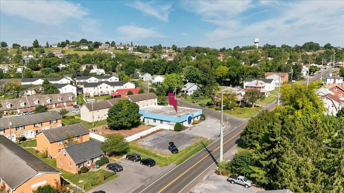 CORNER COMMERCIAL BUILDING NEAR DOWNTOWN - FOR LEASE OR SALE