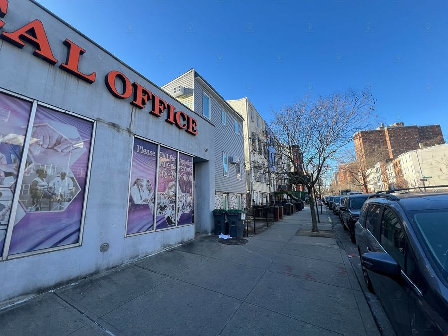 2,150 SF | 488 Lafayette Avenue | Built-Out Office with High Ceilings for Lease