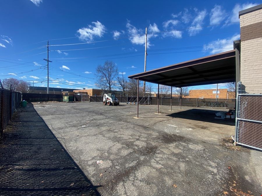 500 W Commercial Ave