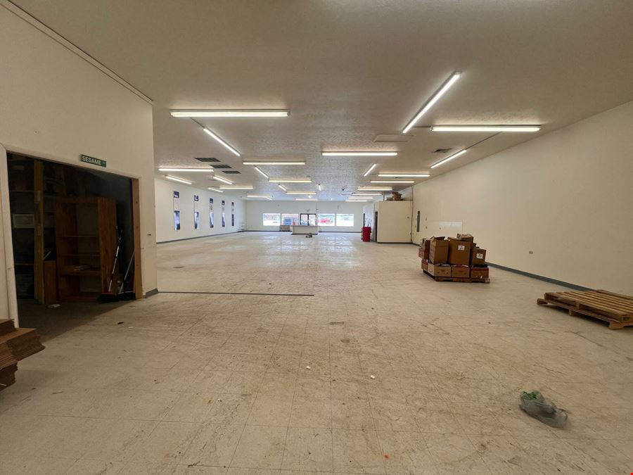 High-Visibility 5,000 SF Retail/Flex Space in Cadillac's North End Shopping District