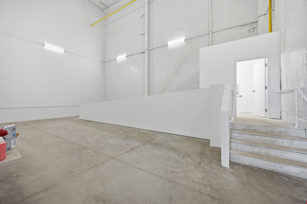 Hangar 30