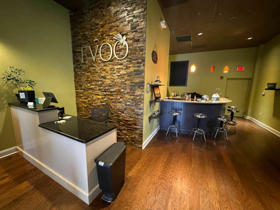 950 SF Retail Space across from Mt Vernon Plaza