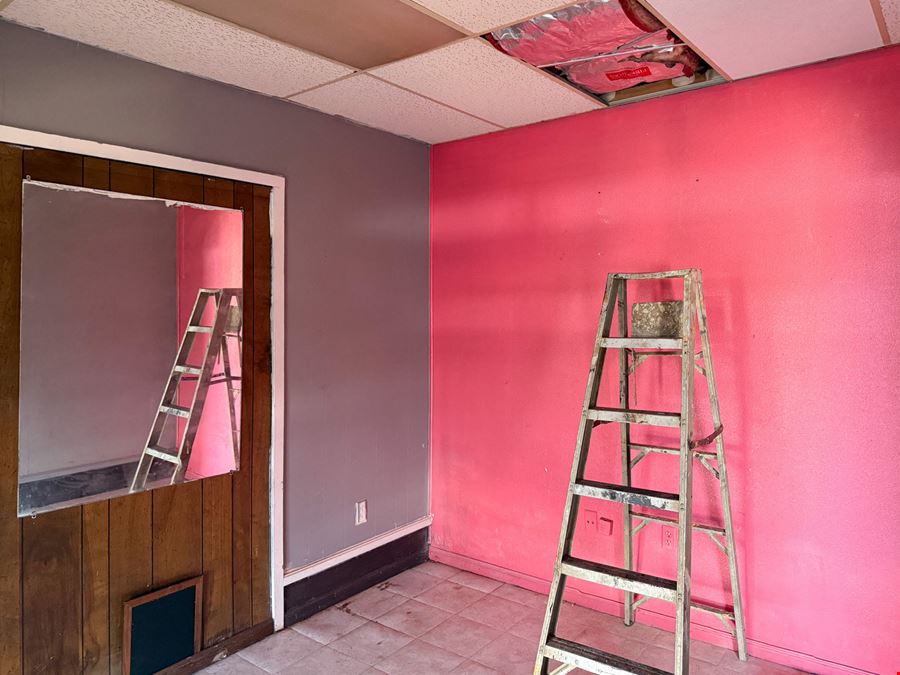 Five-Suite Office Building Minutes From I-12
