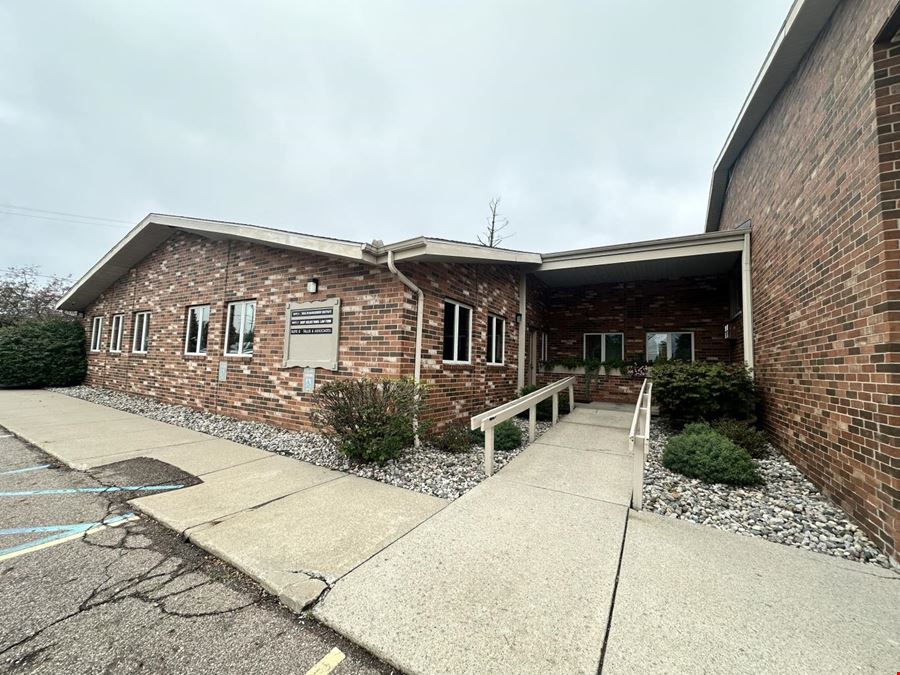 Professional Office Suite on West Saginaw near Lansing Mall