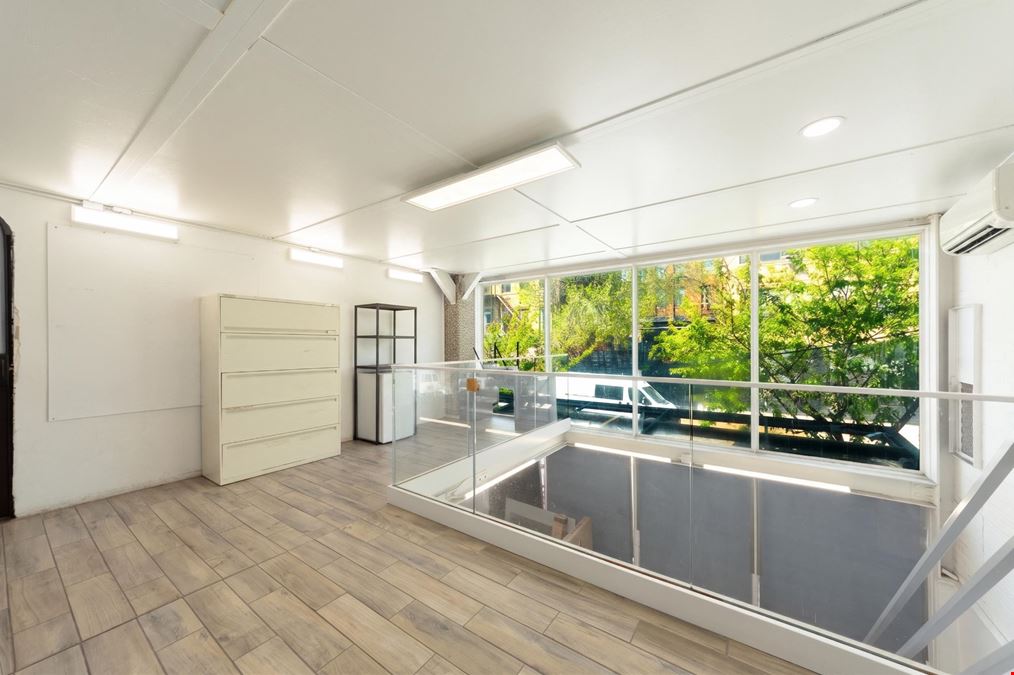 1,150 SF | 234 Varet Street | Retail Showroom With Mezzanine Level for Lease