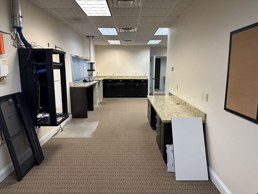 651 U.S. 31 West Bypass, Suite 212B