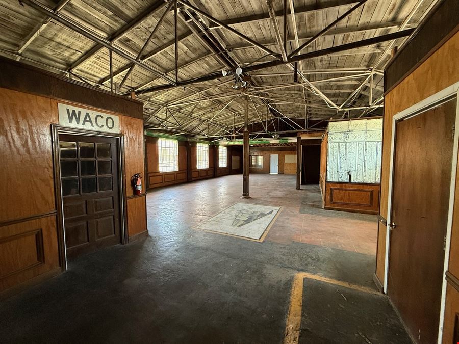 Silo-Adjacent Retail/Development Property