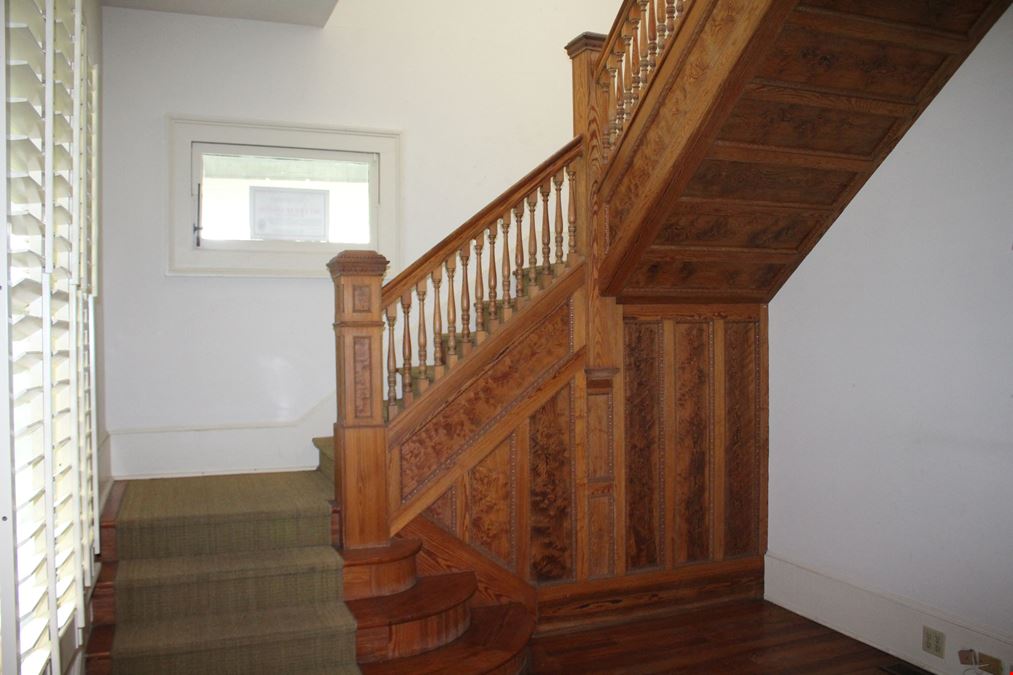 318 N Calhoun