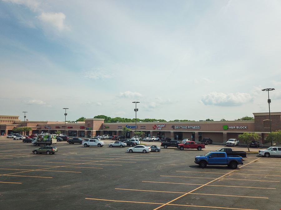 Highland Square Shopping Center/HS Petsmart