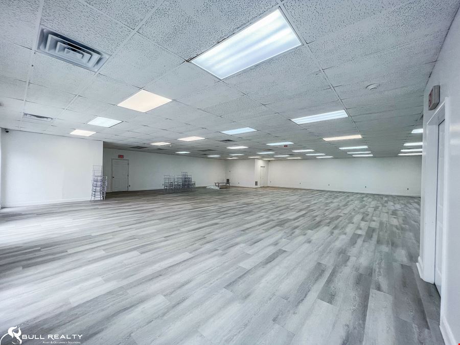 General Commercial/Flex Space | ±3,400 SF