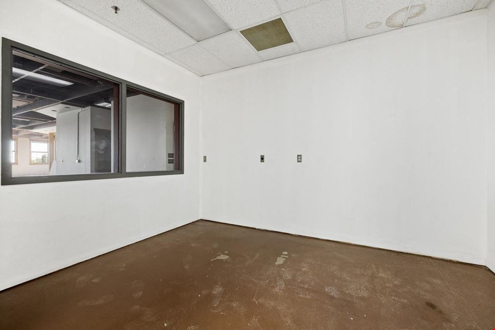 Mt Rushmore Road Office & Retail Flex Space