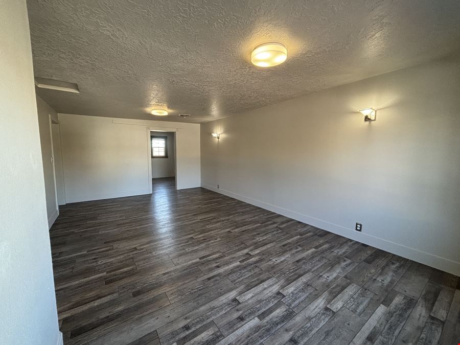 1519 W Main St