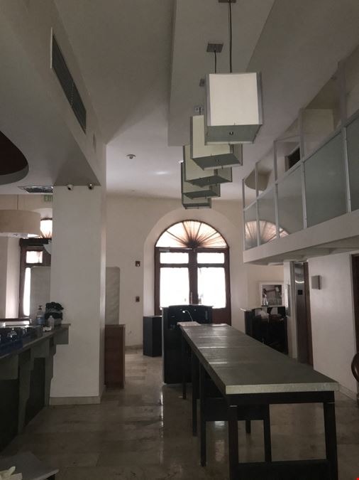 Old San Juan, Recinto Sur Street - Former 12-room Hotel - FOR SALE