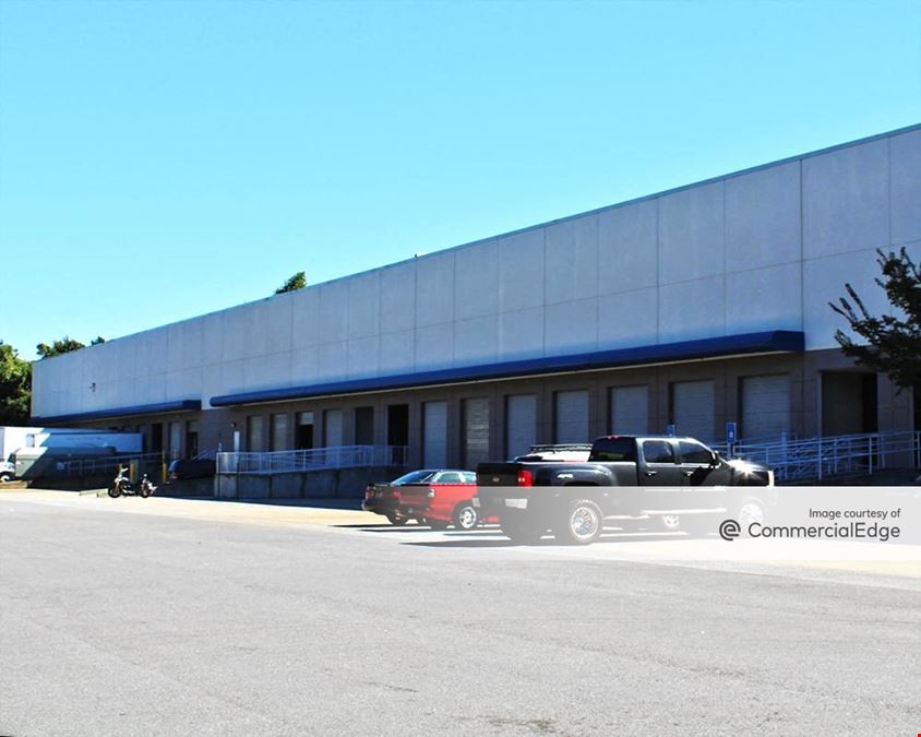 Peachtree Industrial Center - 1300 Northbrook Pkwy