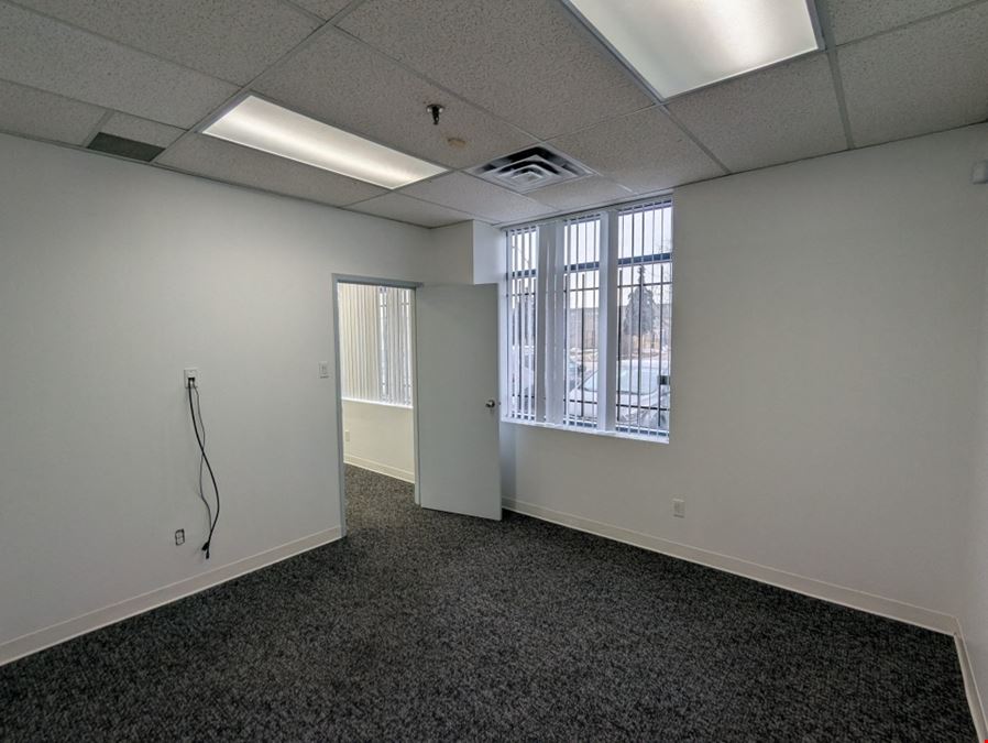 55 QUEENS PLATE DR UNIT 5