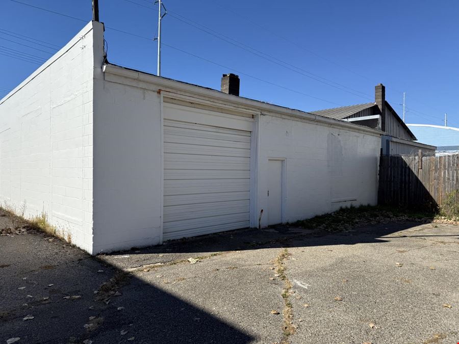 Industrial Zoned Warehouse in City of Lansing For Sale