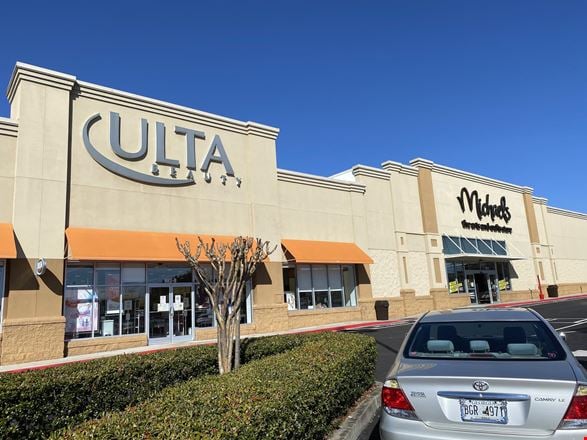 Preview of Retail space for Rent at 975 Dawsonville Highway
