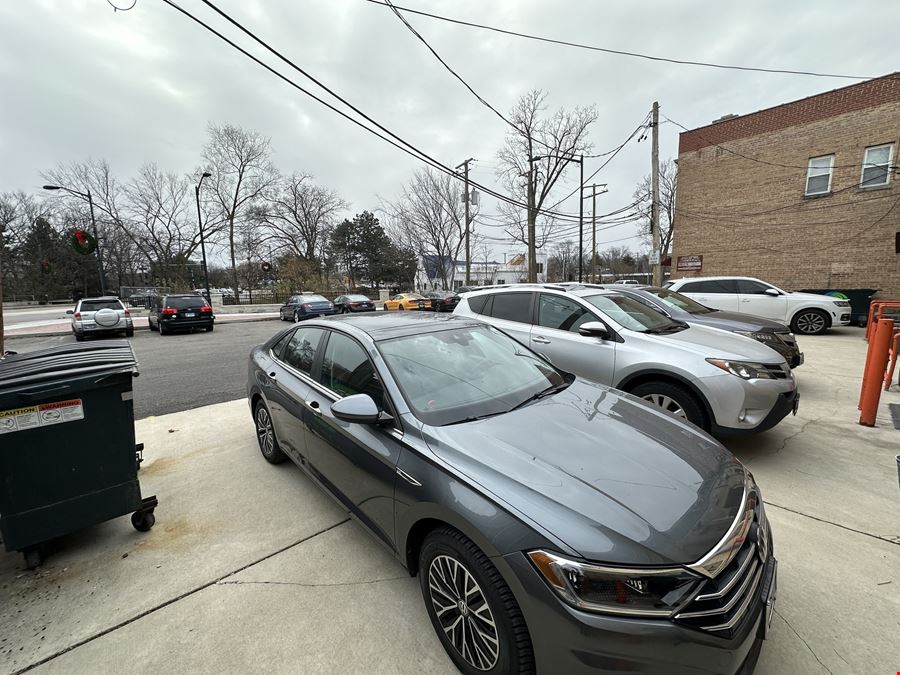 Retail Space at Glenview and Waukegan Intersection