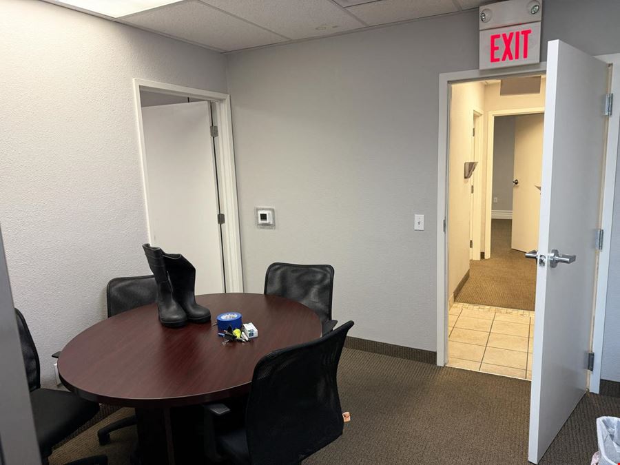 ±13K office/whs bldg with secured yard (±0.97 acre)
