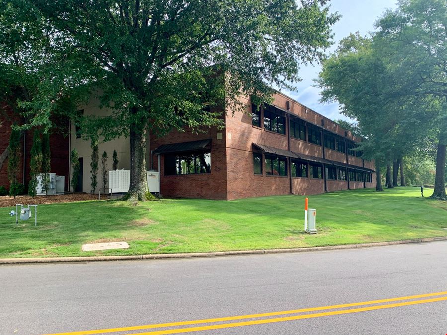 18 Corporate Hill Dr