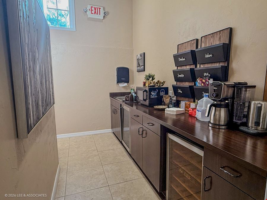 5215 SW 91st Ter - Haile Village Executive Office Suite