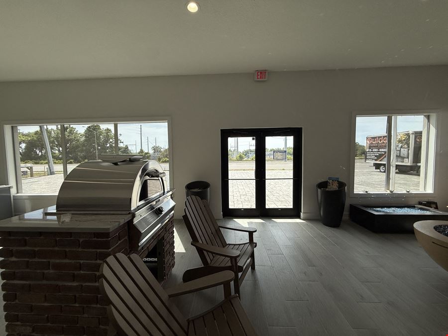 RARE 1.24 AC High-End Showroom/Offices/Warehouse- Hwy 41