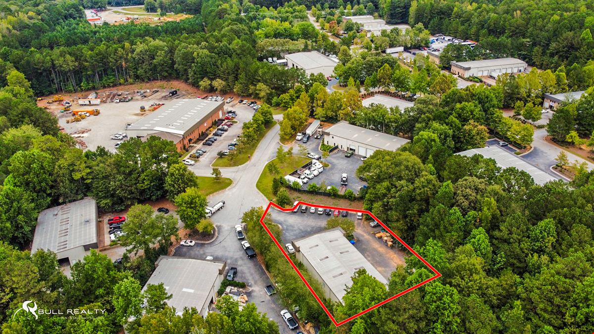 Freestanding Warehouse Building | ±6,000 SF