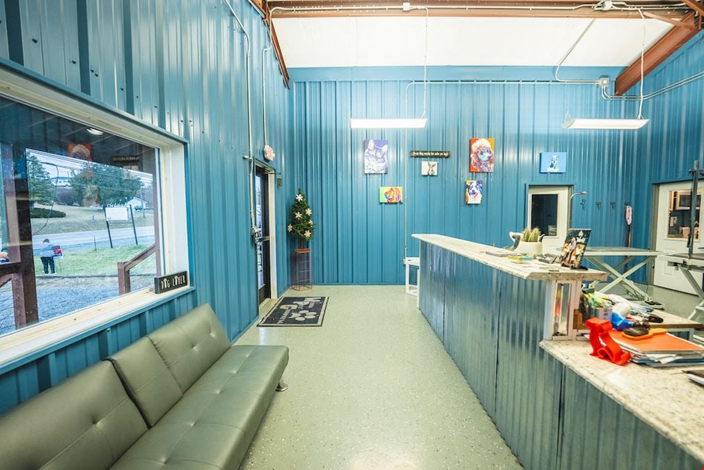 Commercial Building in Abingdon, VA for Sale