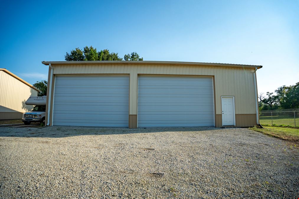 Bardominium with Shop Space