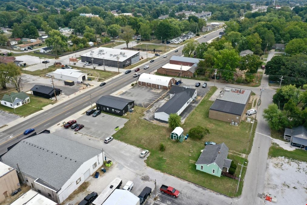 3,780' Restaurant / Storage  Building For Sale or Lease with Drive Thru in Nixa