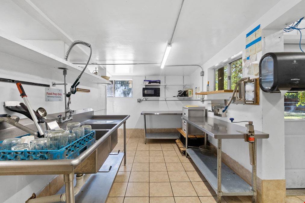 Fully Equipped Second-Generation Restaurant For Sale • High Traffic • Prime Huntsville Location
