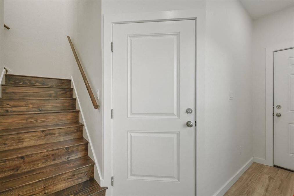 1310 E Alamo St