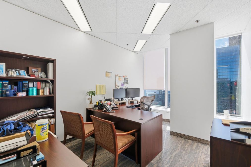 20 Queen St W