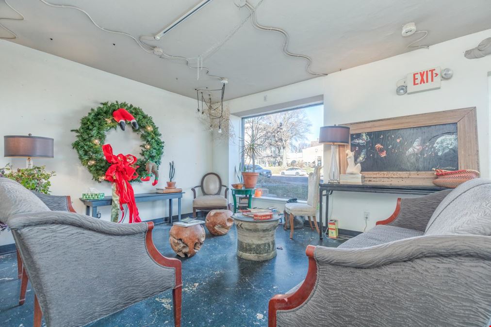 Central West End Salon for Lease